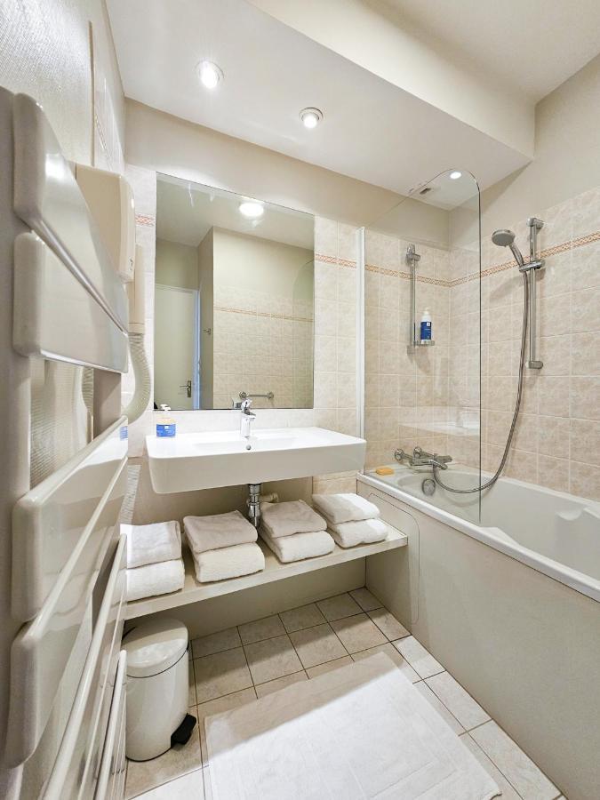 Bel Appartement, Bien Equipe Et Confortable Dans Le Centre Historique ฟูแฌร์ ภายนอก รูปภาพ