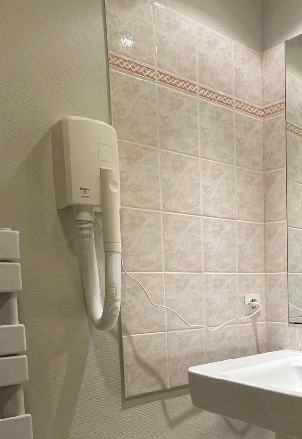 Bel Appartement, Bien Equipe Et Confortable Dans Le Centre Historique ฟูแฌร์ ภายนอก รูปภาพ